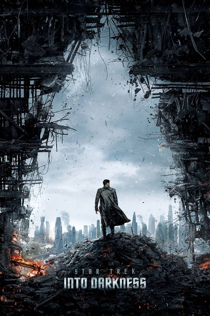 Poster chính thức của phim Phim Hành Động, Phim Phiêu Lưu "Star Trek: Chìm Trong Bóng Tối" (Star Trek Into Darkness - 2013), với sự tham gia của diễn viên Chris Pine và Zachary Quinto.