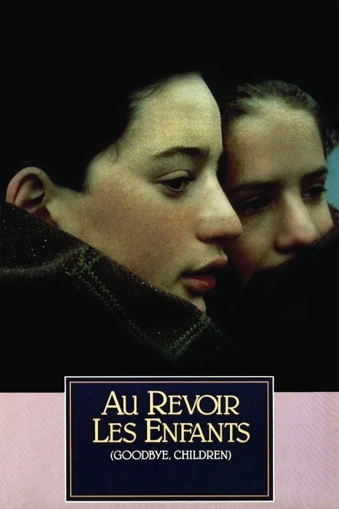 Poster chính thức của phim Phim Tâm Lý, Phim Chiến Tranh "Tạm Biệt Những Đứa Trẻ" (Au Revoir les Enfants - 1987), với sự tham gia của diễn viên Gaspard Manesse và Raphael Fejtö.