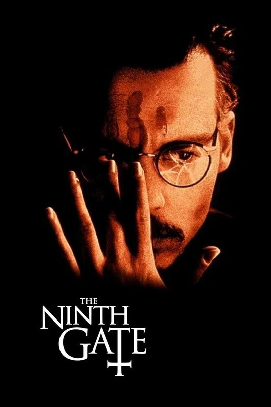Poster chính thức của phim Phim Bí Ẩn, Phim Giật Gân "Tầng Địa Ngục Thứ 9" (The Ninth Gate - 1999), với sự tham gia của diễn viên Johnny Depp và Frank Langella.