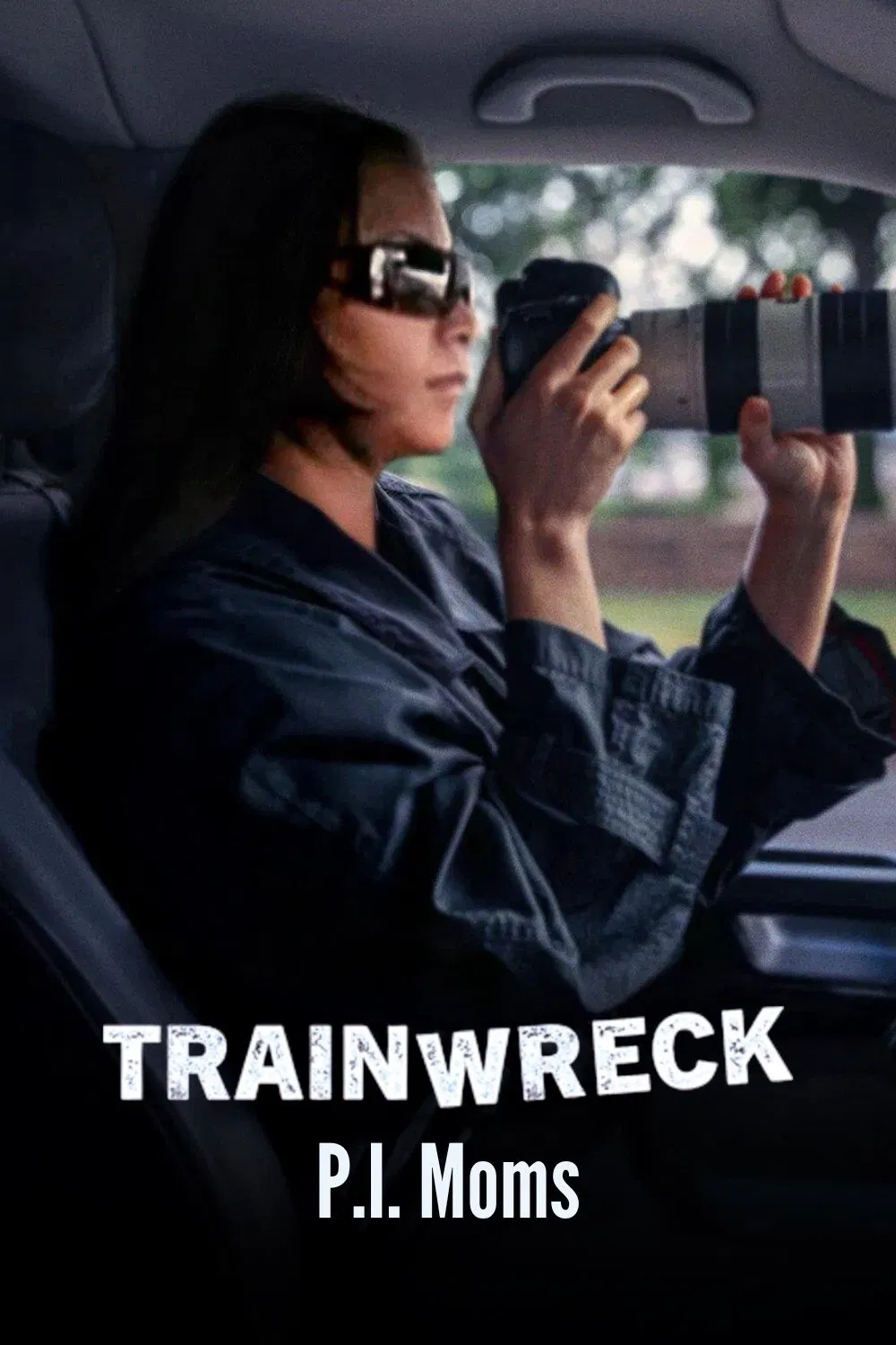 Poster chính thức của phim Phim Tài Liệu "Thảm Họa Toàn Tập: Những Bà Mẹ Thám Tử" (Trainwreck: P.I. Moms - 2025).