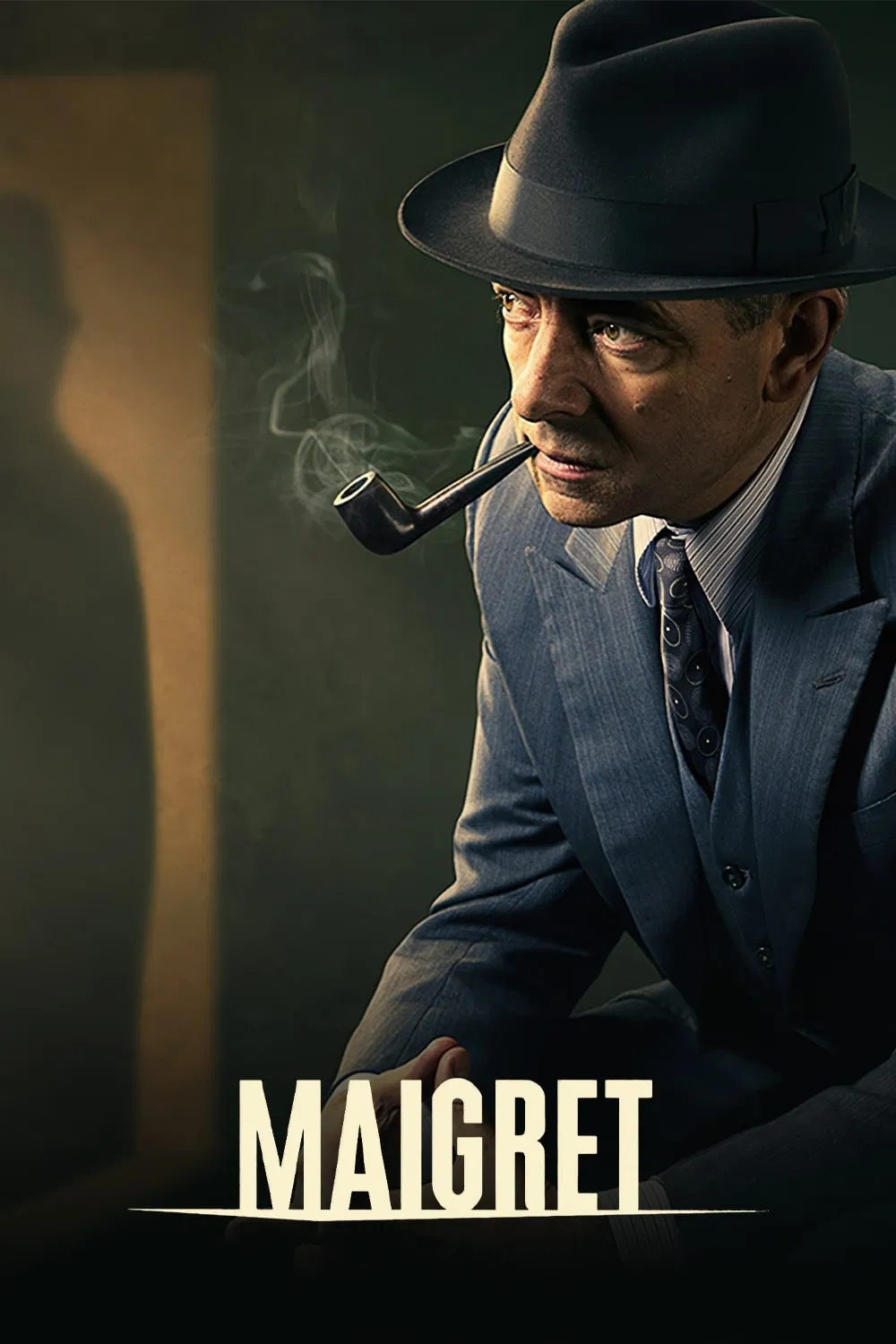 Poster chính thức của phim Phim Hình Sự, Phim Tâm Lý "Thám Tử Maigret 2: Người Đã Khuất" (Maigret - 2016), với sự tham gia của diễn viên Rowan Atkinson và Leo Staar.