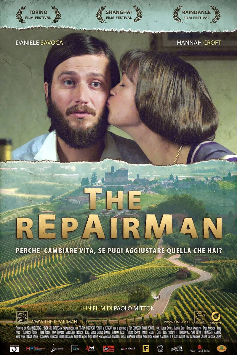 Poster chính thức của phim Phim Hài "Thợ Sửa Chữa" (The Repairman - 2013), với sự tham gia của diễn viên Daniele Savoca và Beppe Rosso.