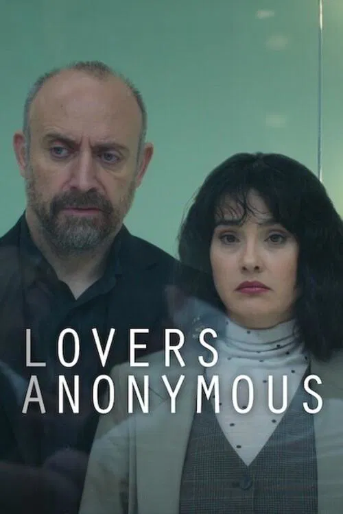 Poster chính thức của phim Phim Tâm Lý, Phim Hài "Tình Nhân Ẩn Danh" (Lovers Anonymous - 2025), với sự tham gia của diễn viên Halit Ergenç và Funda Eryiğit.