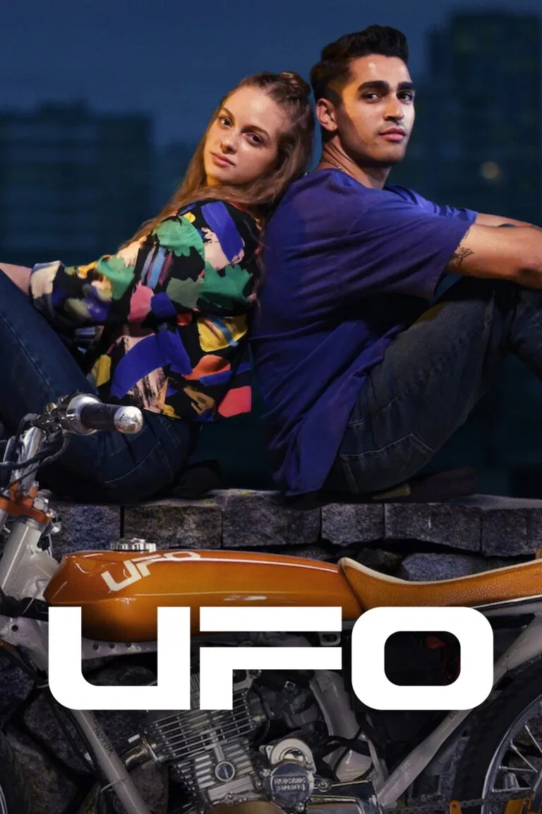 Poster chính thức của phim Phim Tâm Lý, Phim Tình Cảm "Tình Yêu UFO" (UFO - 2022), với sự tham gia của diễn viên İpek Filiz Yazıcı và Mert Ramazan Demir.