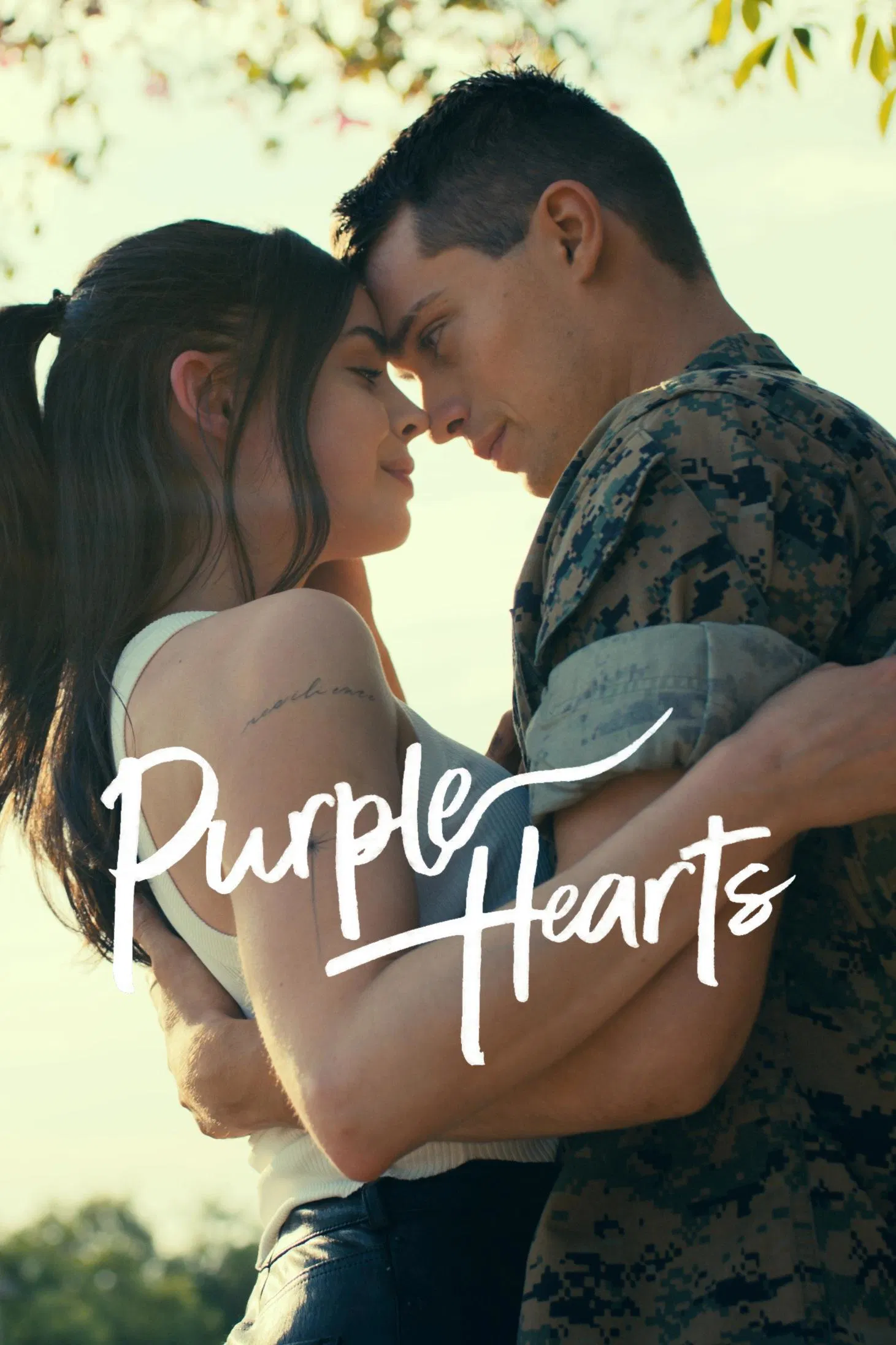 Poster chính thức của phim Phim Tình Cảm, Phim Tâm Lý "Trái Tim Tím" (Purple Hearts - 2022), với sự tham gia của diễn viên Sofia Carson và Nicholas Galitzine.