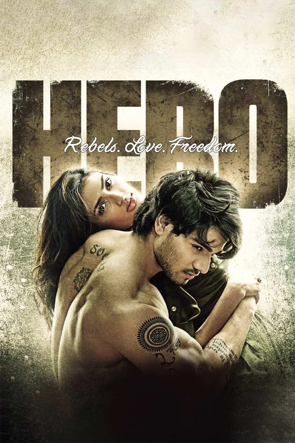 Poster chính thức của phim Phim Tình Cảm, Phim Hành Động "Trận Chiến Tình Yêu" (Hero - 2015), với sự tham gia của diễn viên Sooraj Pancholi và Athiya Shetty.