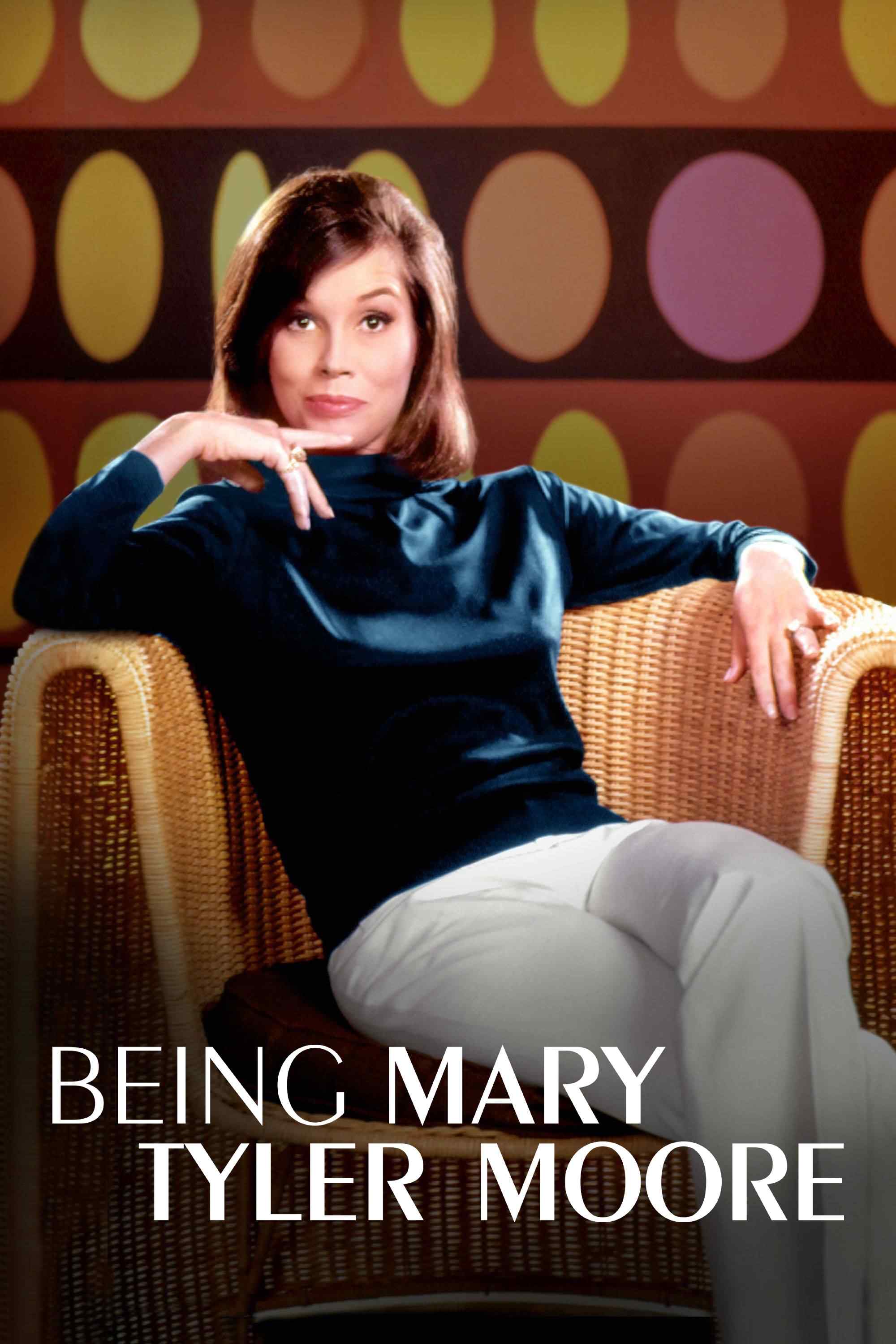 Poster chính thức của phim Phim Tài Liệu "Trở Thành Mary Tyler Moore" (Being Mary Tyler Moore - 2023), với sự tham gia của diễn viên Mary Tyler Moore và Ed Asner.