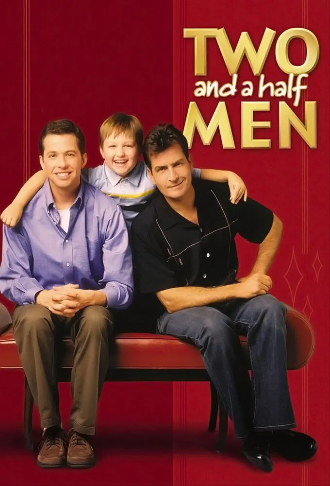 Poster chính thức của phim Phim Hài "Hai người đàn ông rưỡi (Phần 5)" (Two and a Half Men - 2003), với sự tham gia của diễn viên Ashton Kutcher và Jon Cryer.