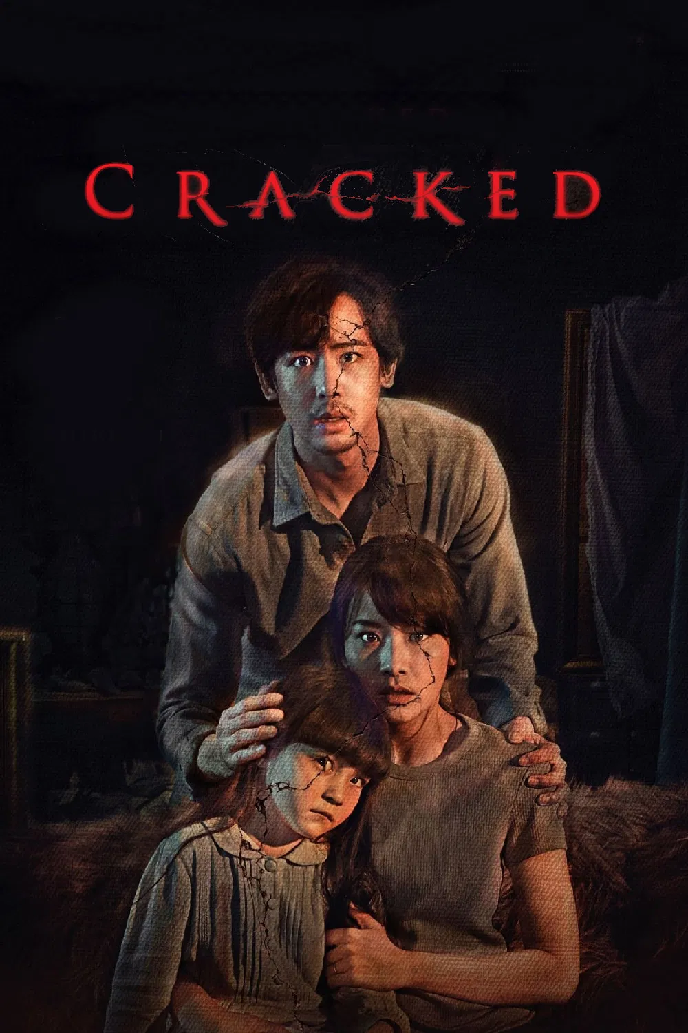 Poster chính thức của phim Phim Kinh Dị, Phim Giật Gân "Vết Nứt: Âm Hồn Trong Tranh" (Cracked - 2022), với sự tham gia của diễn viên Chayanit Chansangavej và Nichkhun Horvejkul.