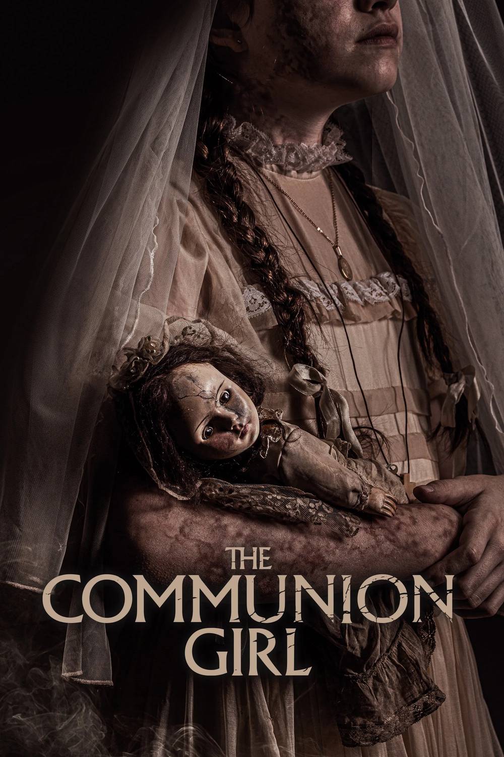 Poster chính thức của phim Phim Kinh Dị "Vong Hồn Rước Lễ" (The Communion Girl - 2023), với sự tham gia của diễn viên Carla Campra và Aina Quiñones.