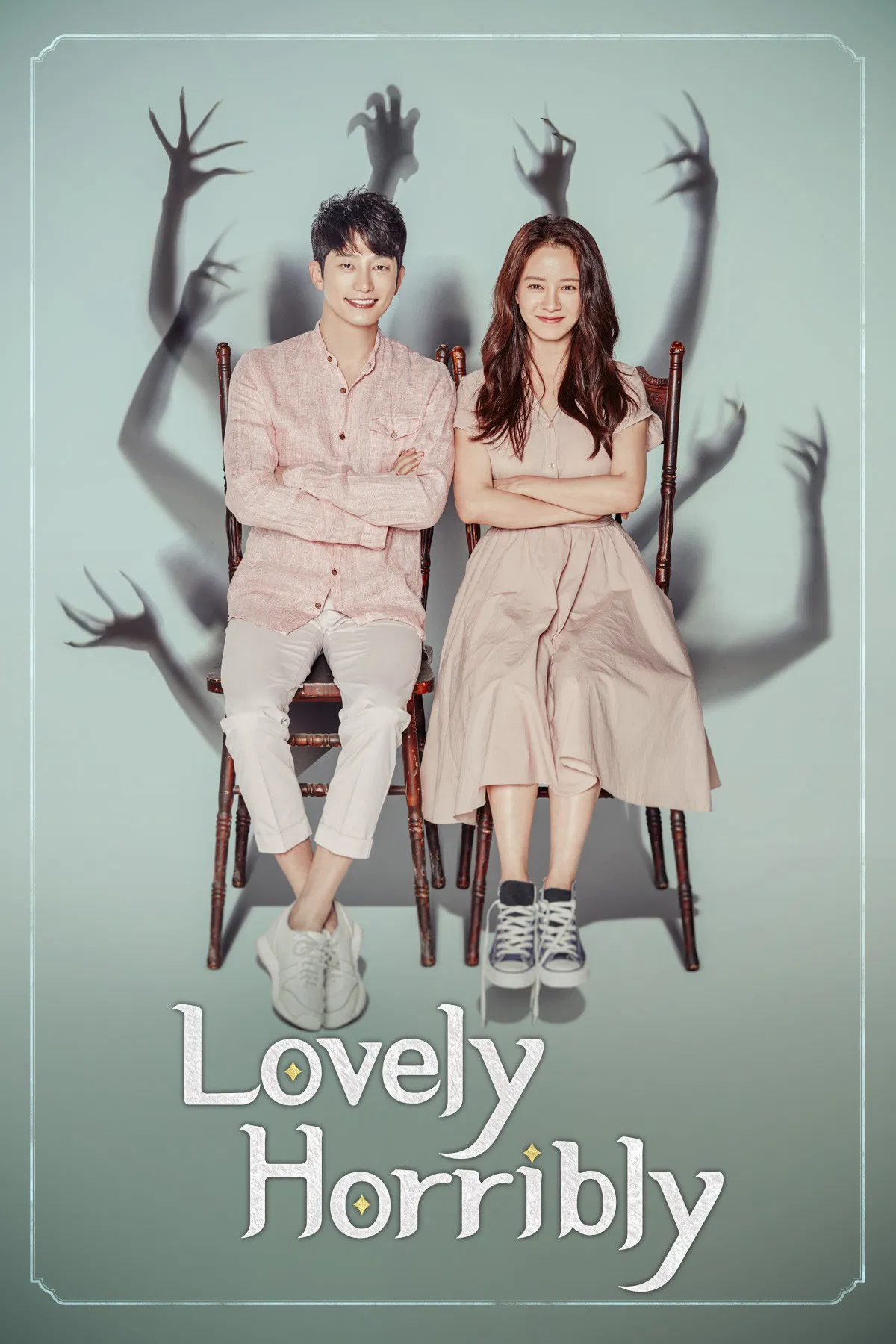 Poster chính thức của phim Phim Hài, Phim Tâm Lý "Vòng Xoay Vận Mệnh" (Lovely Horribly - 2018), với sự tham gia của diễn viên Park Si-hoo và Song Ji-hyo.