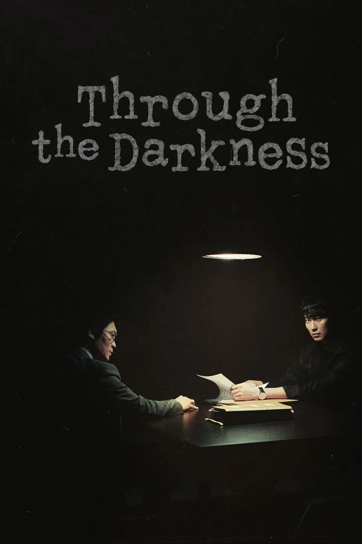Poster chính thức của phim Phim Hình Sự, Phim Tâm Lý "Vượt Qua Bóng Tối" (Through the Darkness - 2022), với sự tham gia của diễn viên Kim Nam-gil và Kim So-jin.