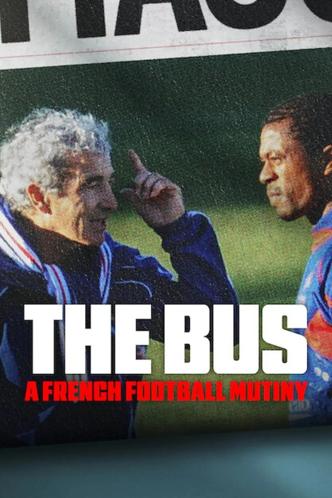 Poster chính thức của phim Phim Tài Liệu "Xe buýt: Vụ nổi loạn của bóng đá Pháp" (The Bus: A French Football Mutiny - 2026), với sự tham gia của diễn viên Raymond Domenech và Patrice Evra.